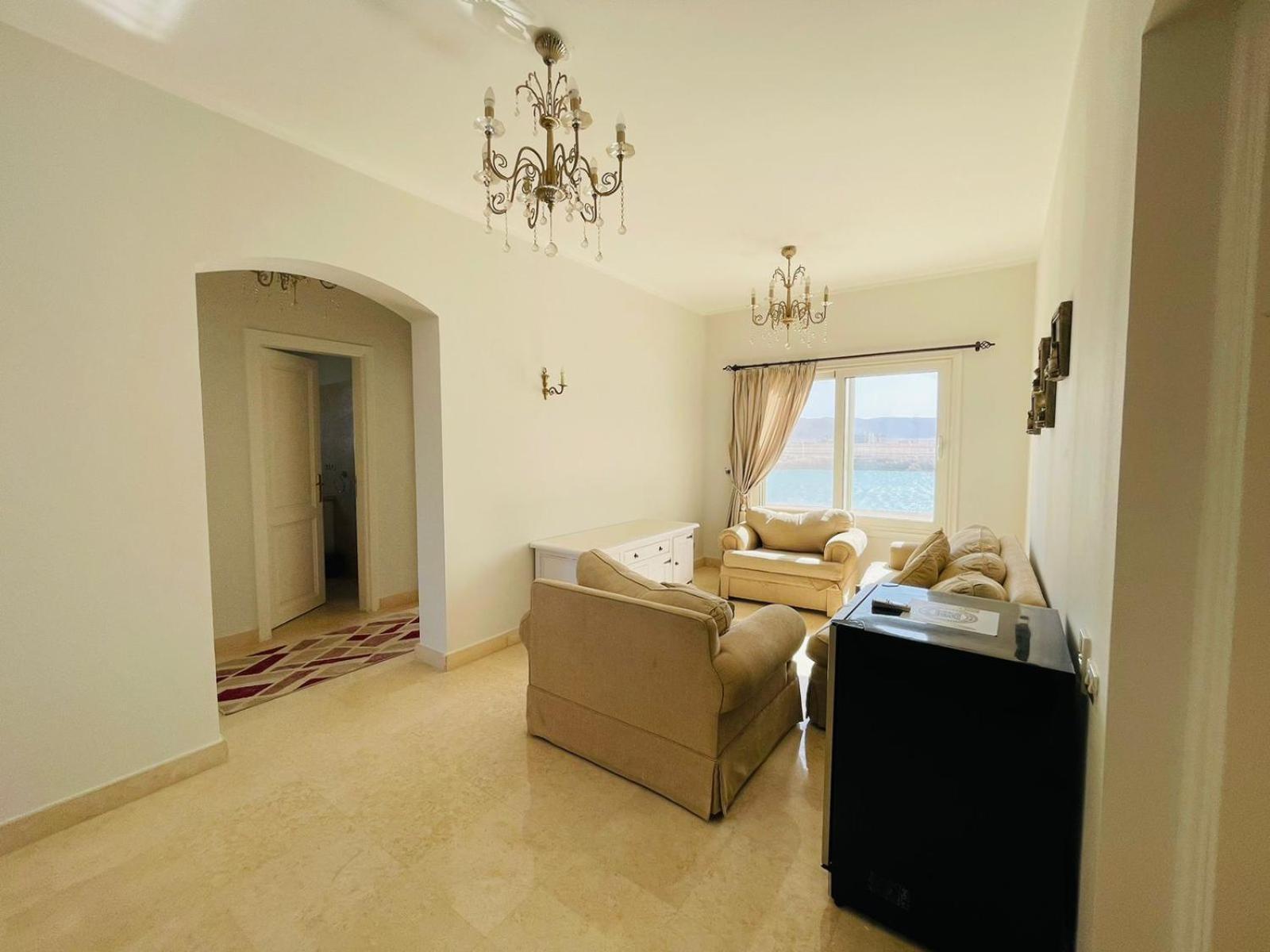 Villa 6 Bedroom In El-gouna 38 *